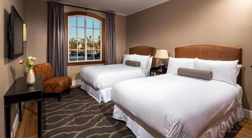 Normandie Angeles Hotel 3*